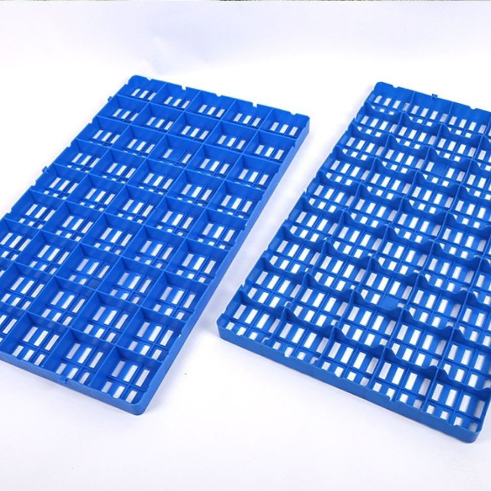 Pallet bảng thẻ nhựa chống ẩm 3