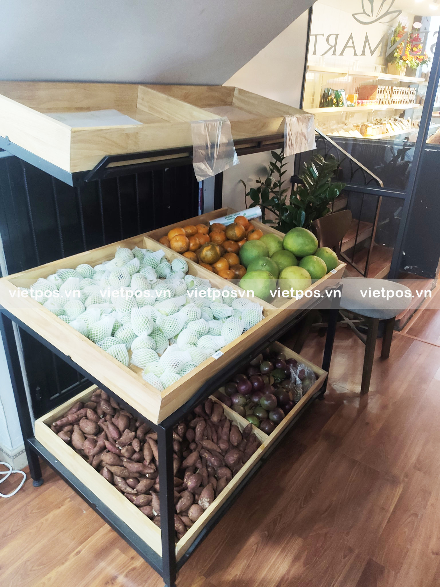 Kệ gỗ cửa hàng tạp hóa 3