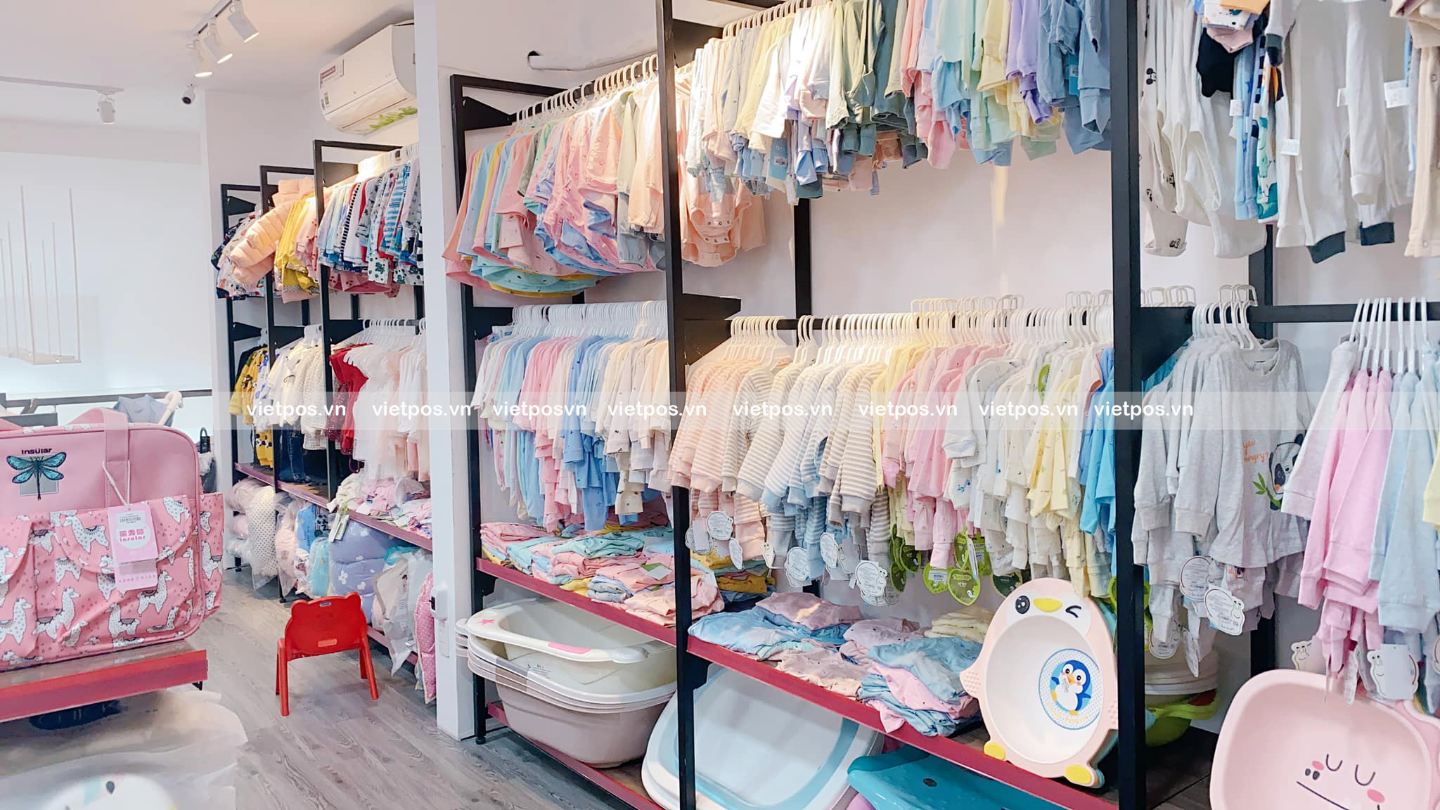 Kệ trưng bày quần áo 2