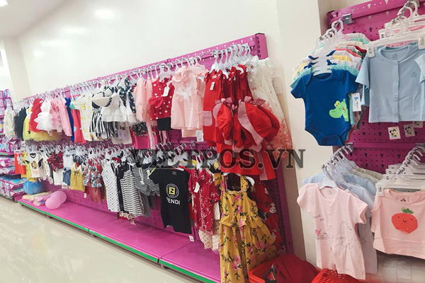 Kệ trưng bày quần áo 3