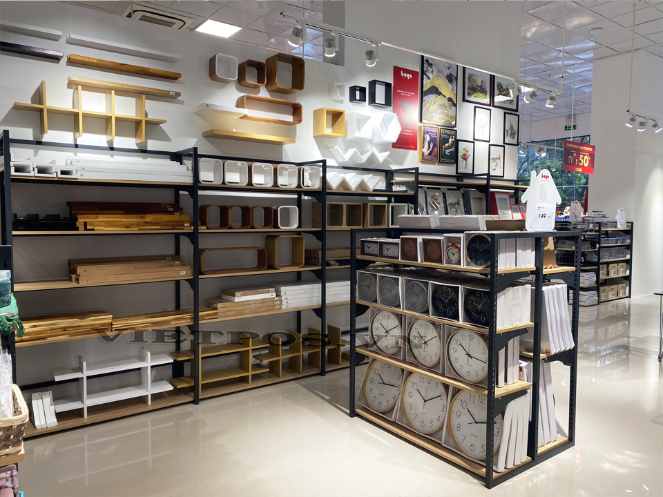 Kệ gỗ cửa hàng nội thất 3
