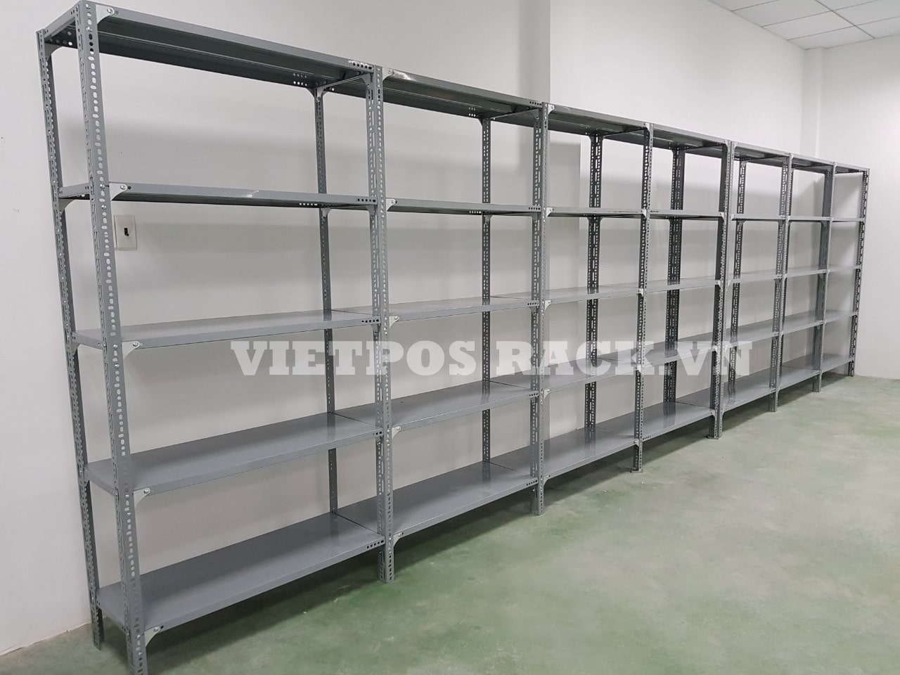 Kệ kho v lỗ sử dụng cho hộ gia đình 2