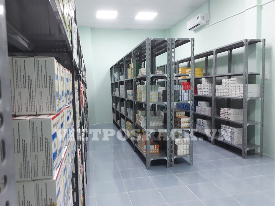 Kệ v lỗ cho kho hàng dược phẩm 3