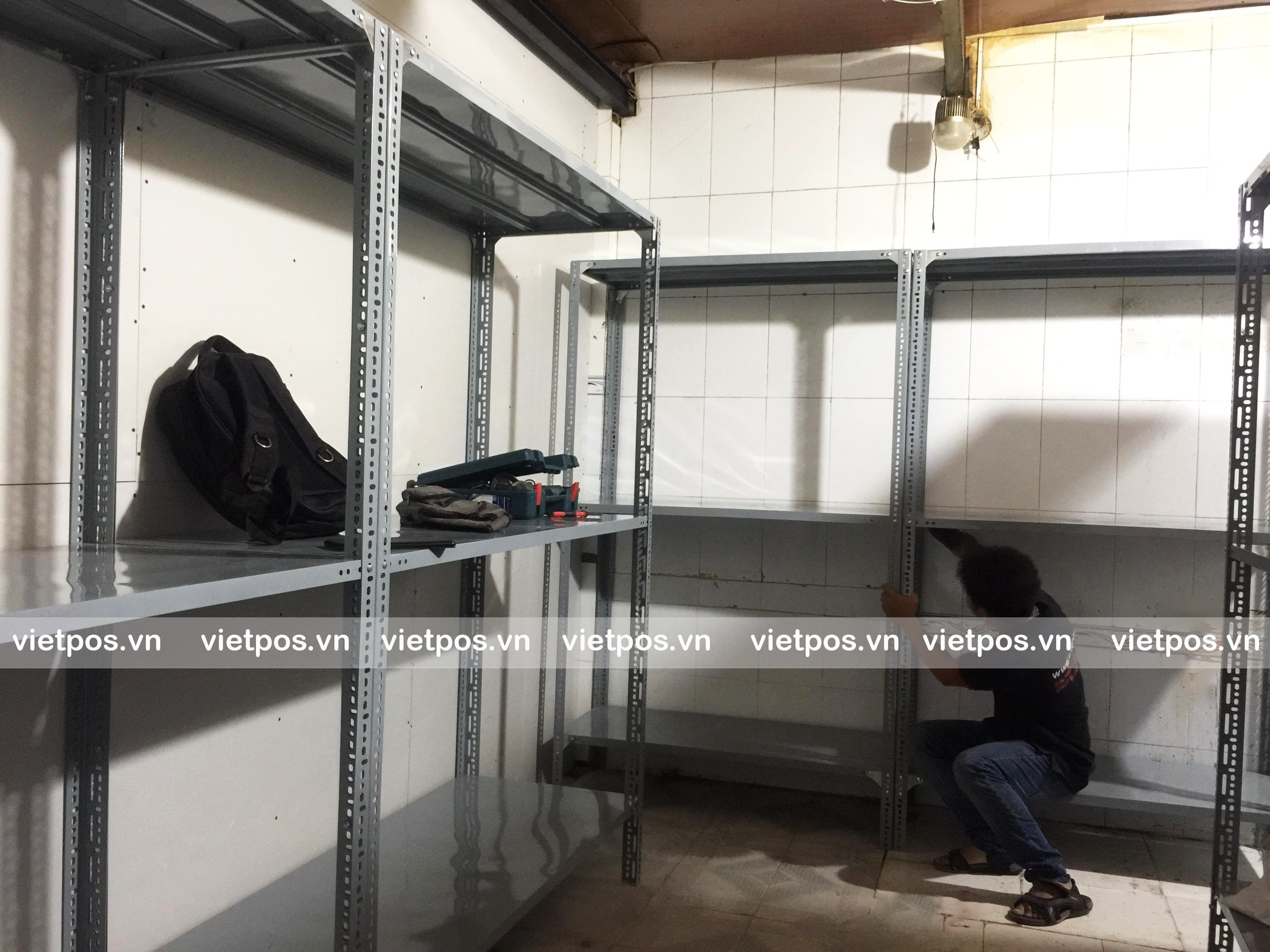 Kệ kho v lỗ sử dụng cho hộ gia đình 5