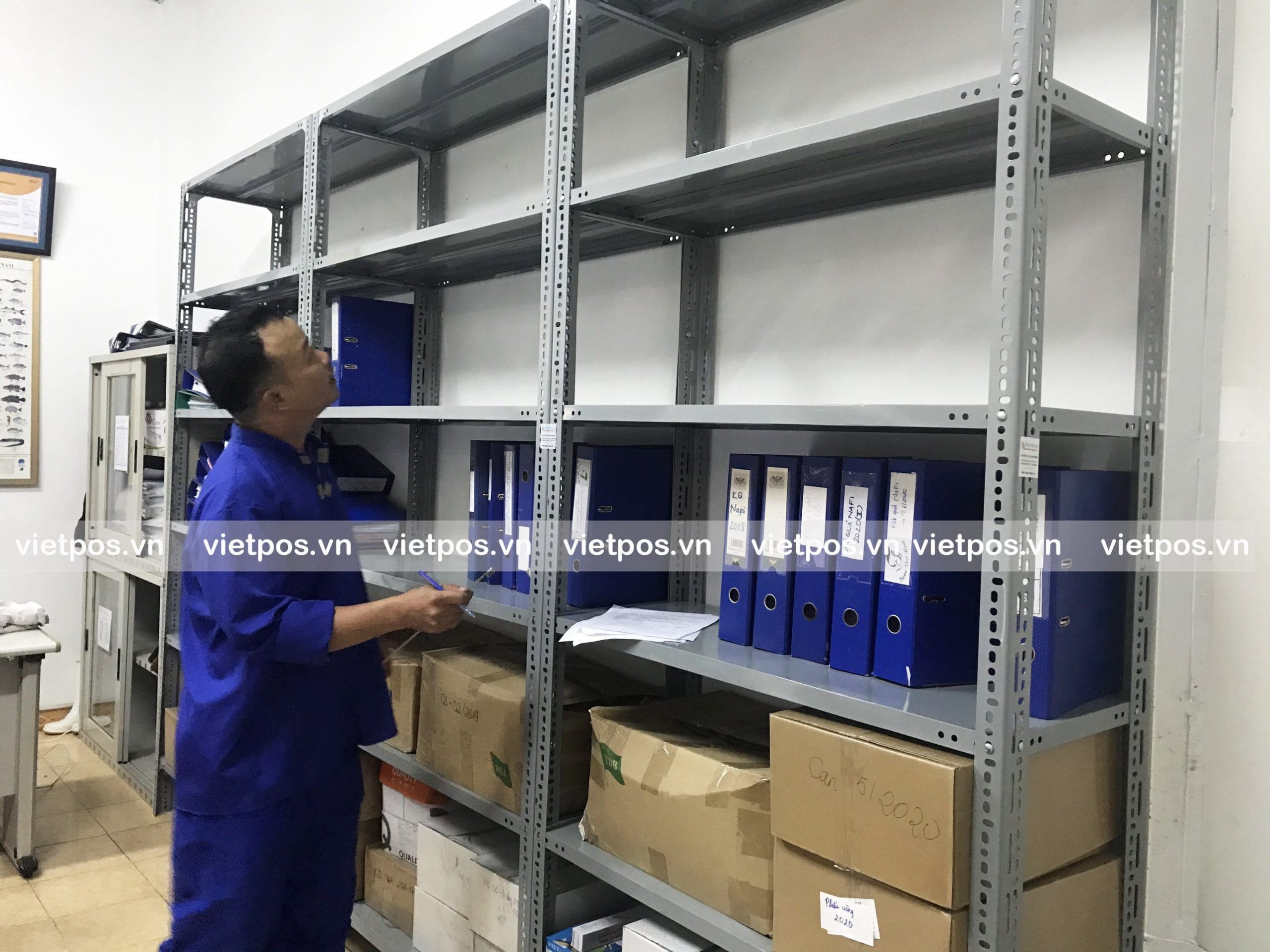 Kệ kho hàng v lỗ cho phòng công chứng 4